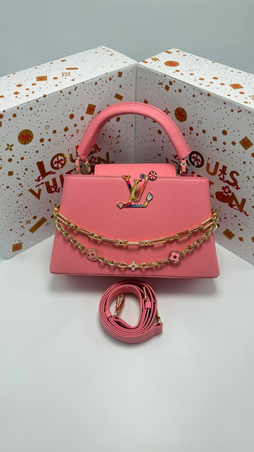 женская сумка louis vuitton,louis vuitton capucines,louis vuitton сумки,сумка луи виттон capucines,сумки луи виттон
