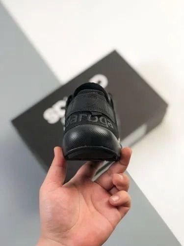 ,мужские кроссовки,спортивная ,кроссовки adidas,оригинальные кроссовки