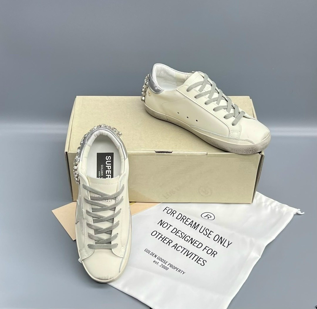 ,кеды golden goose женские,женские кожаные кроссовки golden goose super-star premium - white / silver,golden goose декорированные кеды super-star белый,golden goose