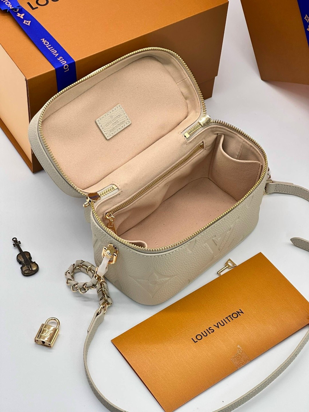 louis vuitton женская сумка,cумка louis vuitton,louis vuitton косметичка louis vuitton,сумка луи виттон vanity,сумки луи виттон