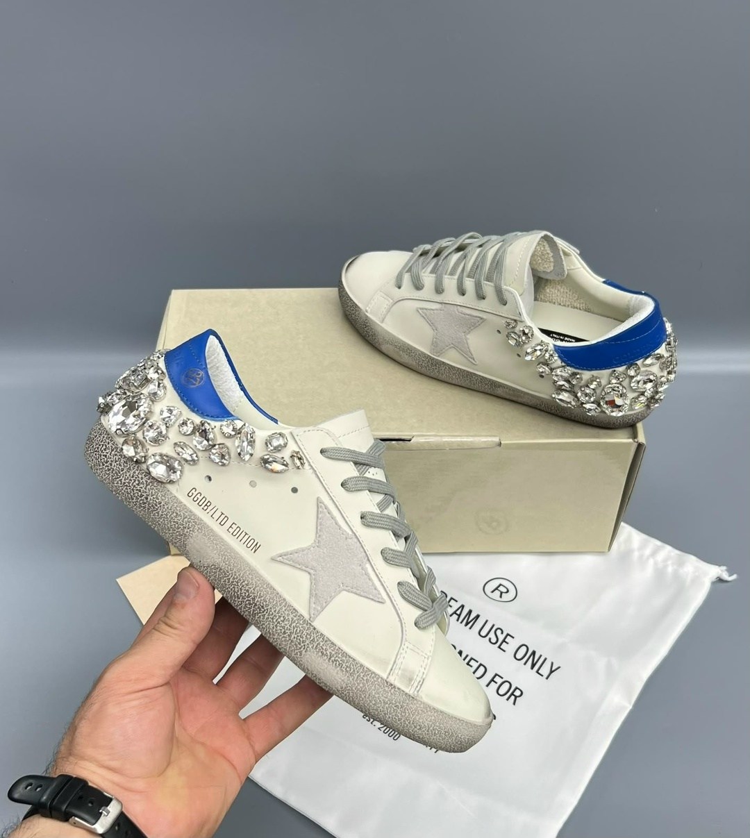 golden goose superstar strass embellished smudged leather sneakers,golden goose со стразами,golden goose crystal embellished superstar sneakers in white,женские кеды golden goose,golden goose кеды с к