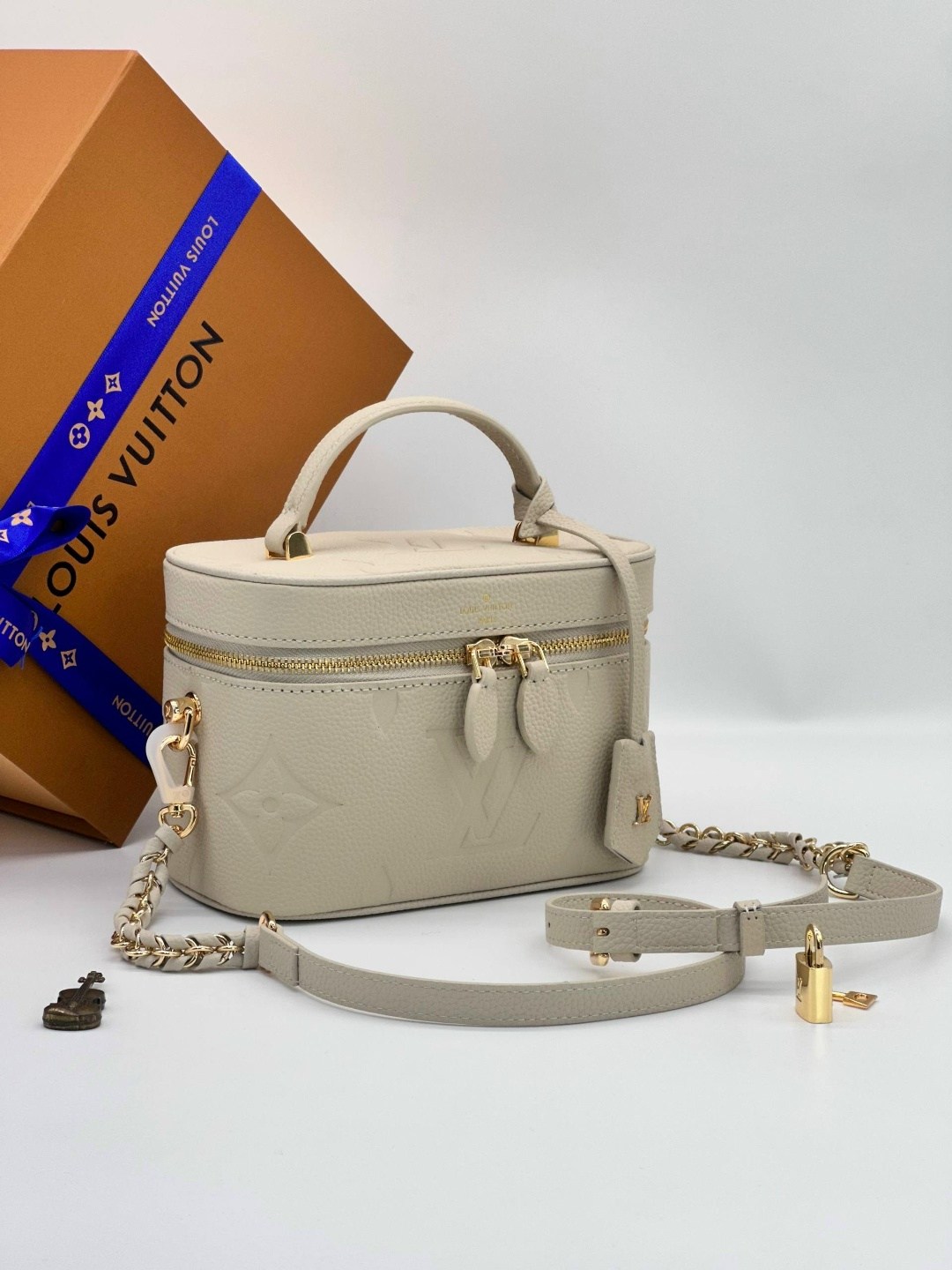louis vuitton женская сумка,cумка louis vuitton,louis vuitton косметичка louis vuitton,сумка луи виттон vanity,сумки луи виттон