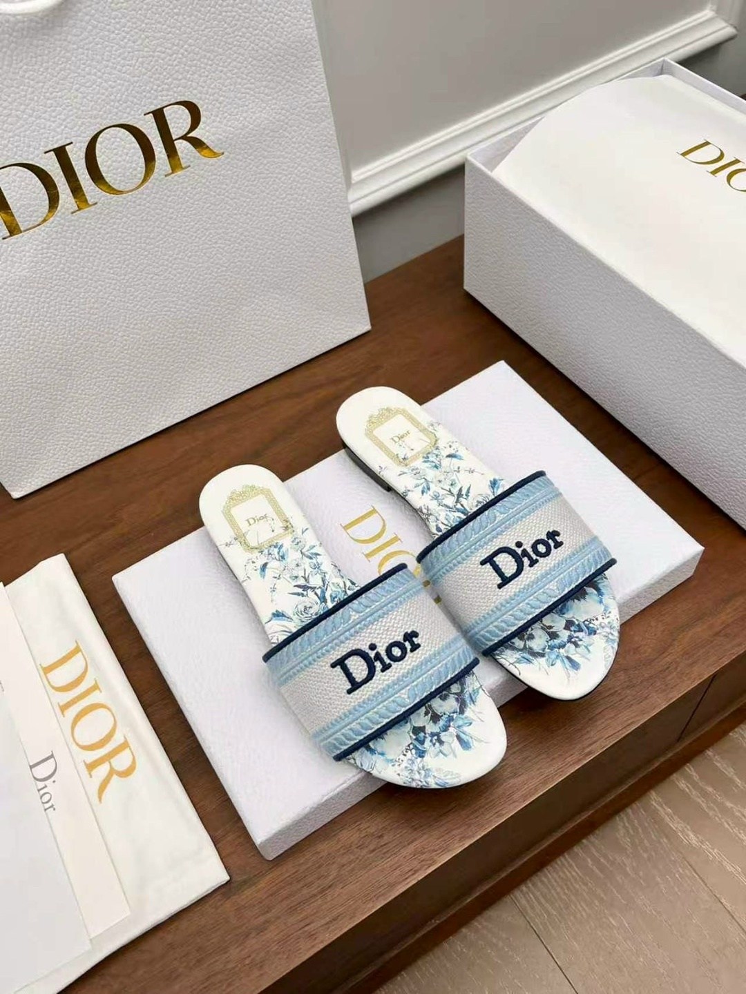 christian dior шлепанцы коллекция 2026,шлепки диор женские,dior dway шлепанцы,шлепанцы christian dior,шлепки диор