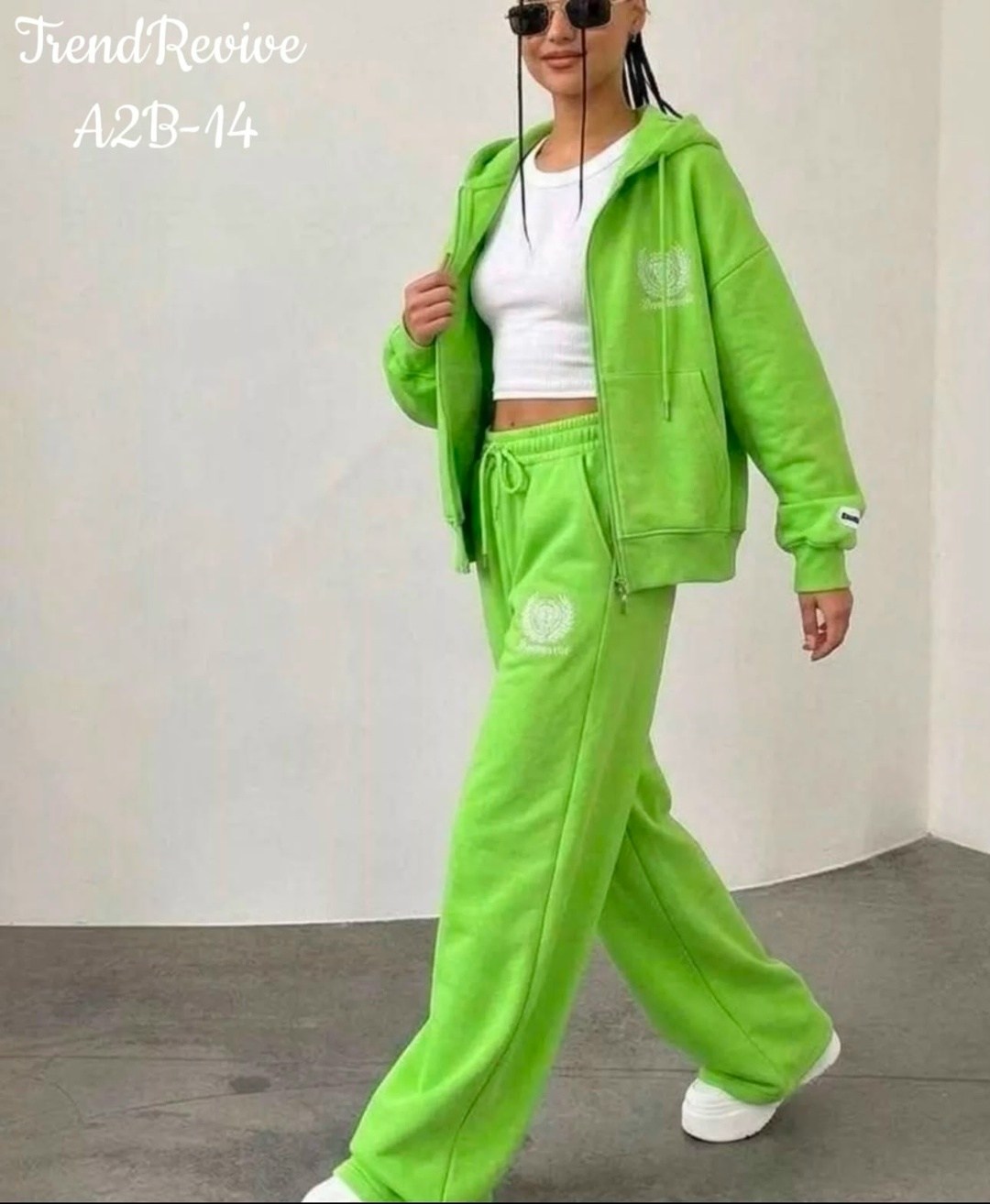 спортивный костюм оранжевый celine,оранжевые спортивные костюмы,оранжевый костюм женский,костюм женский,женский спортивный костюм