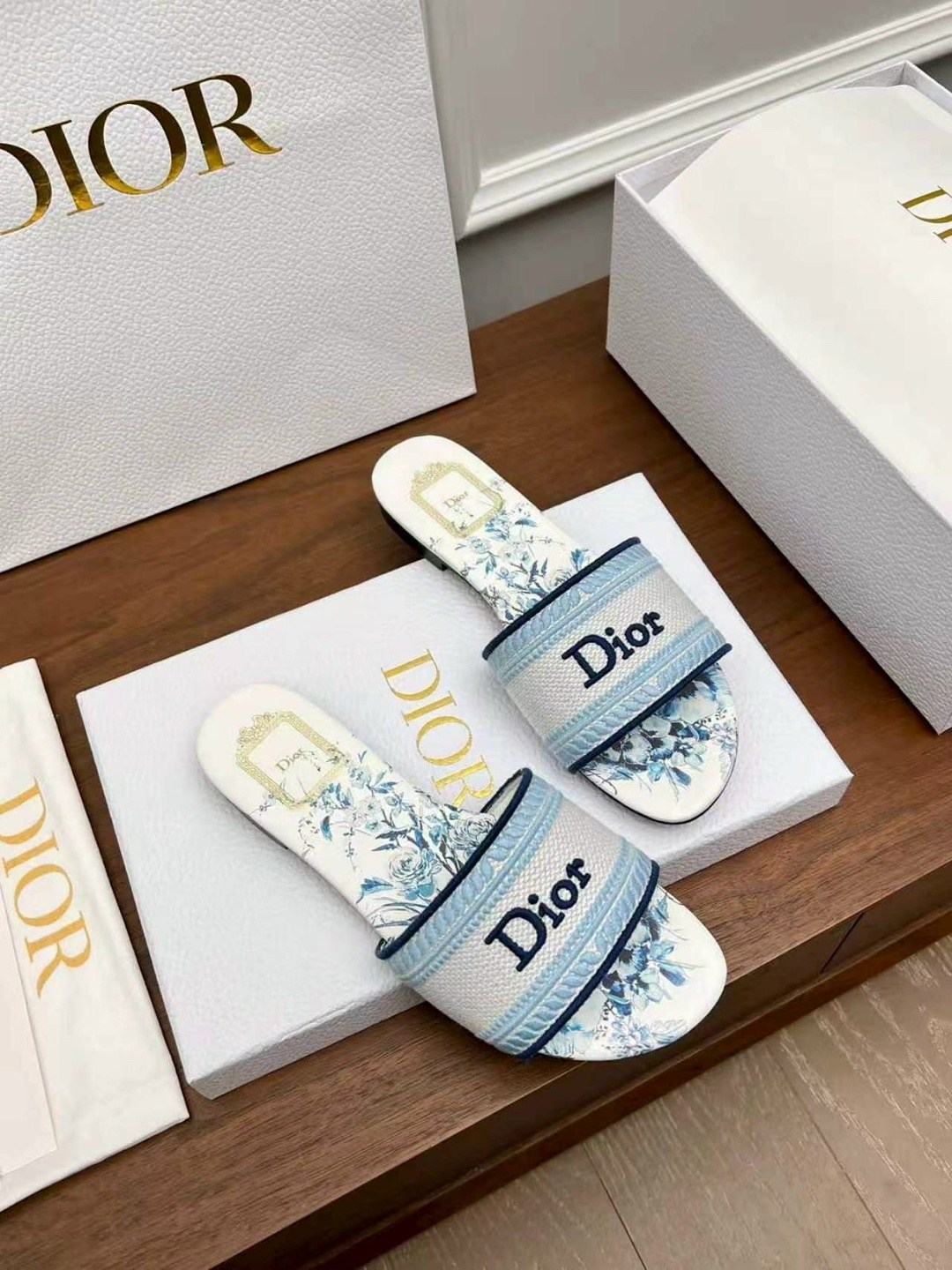 christian dior шлепанцы коллекция 2026,шлепки диор женские,dior dway шлепанцы,шлепанцы christian dior,шлепки диор