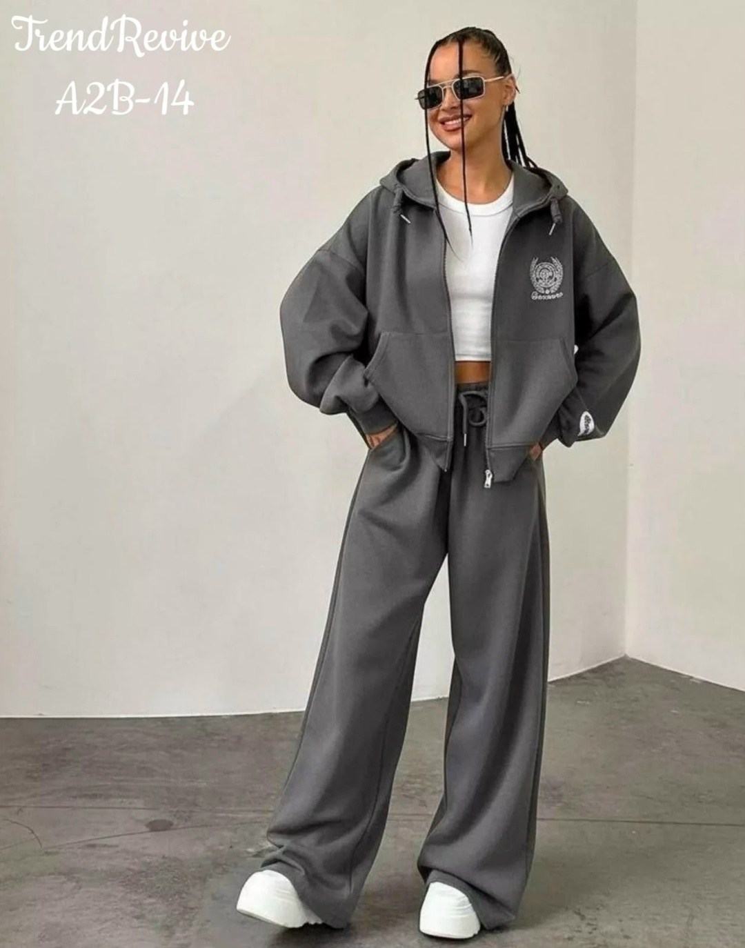 спортивный костюм оранжевый celine,оранжевые спортивные костюмы,оранжевый костюм женский,костюм женский,женский спортивный костюм
