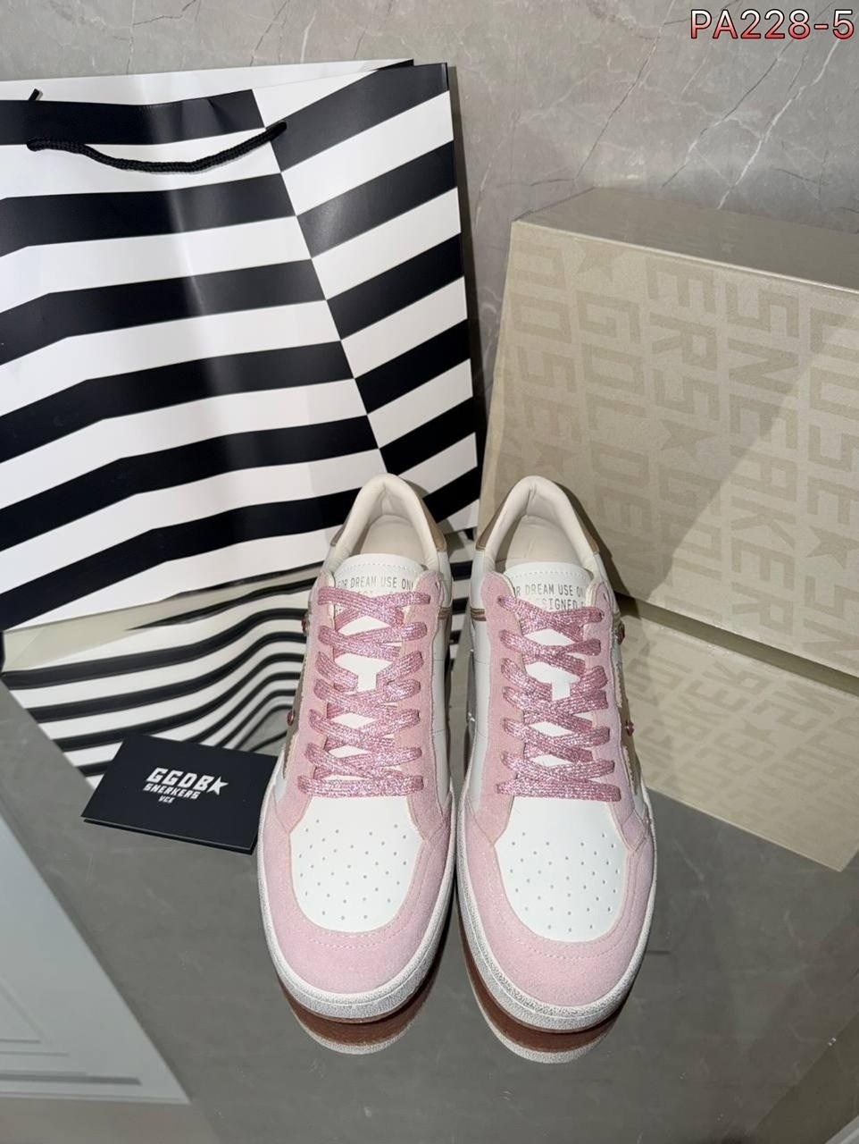 ,кроссовки golden goose,женские кроссовки,бело-розовые кроссовки golden goose со звездами,кеды golden goose