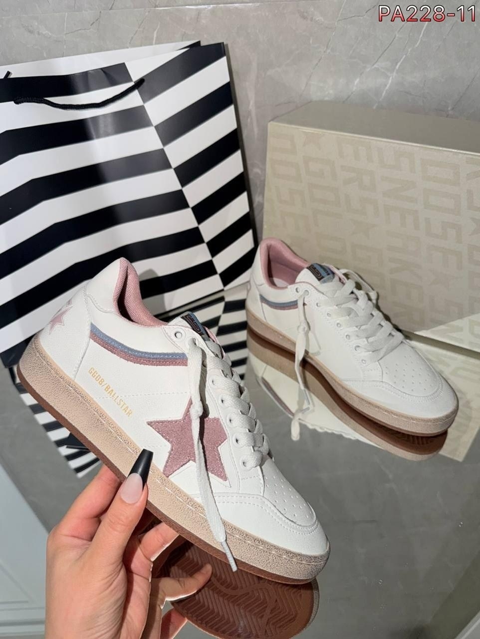 ,кроссовки golden goose,женские кроссовки,бело-розовые кроссовки golden goose со звездами,кеды golden goose