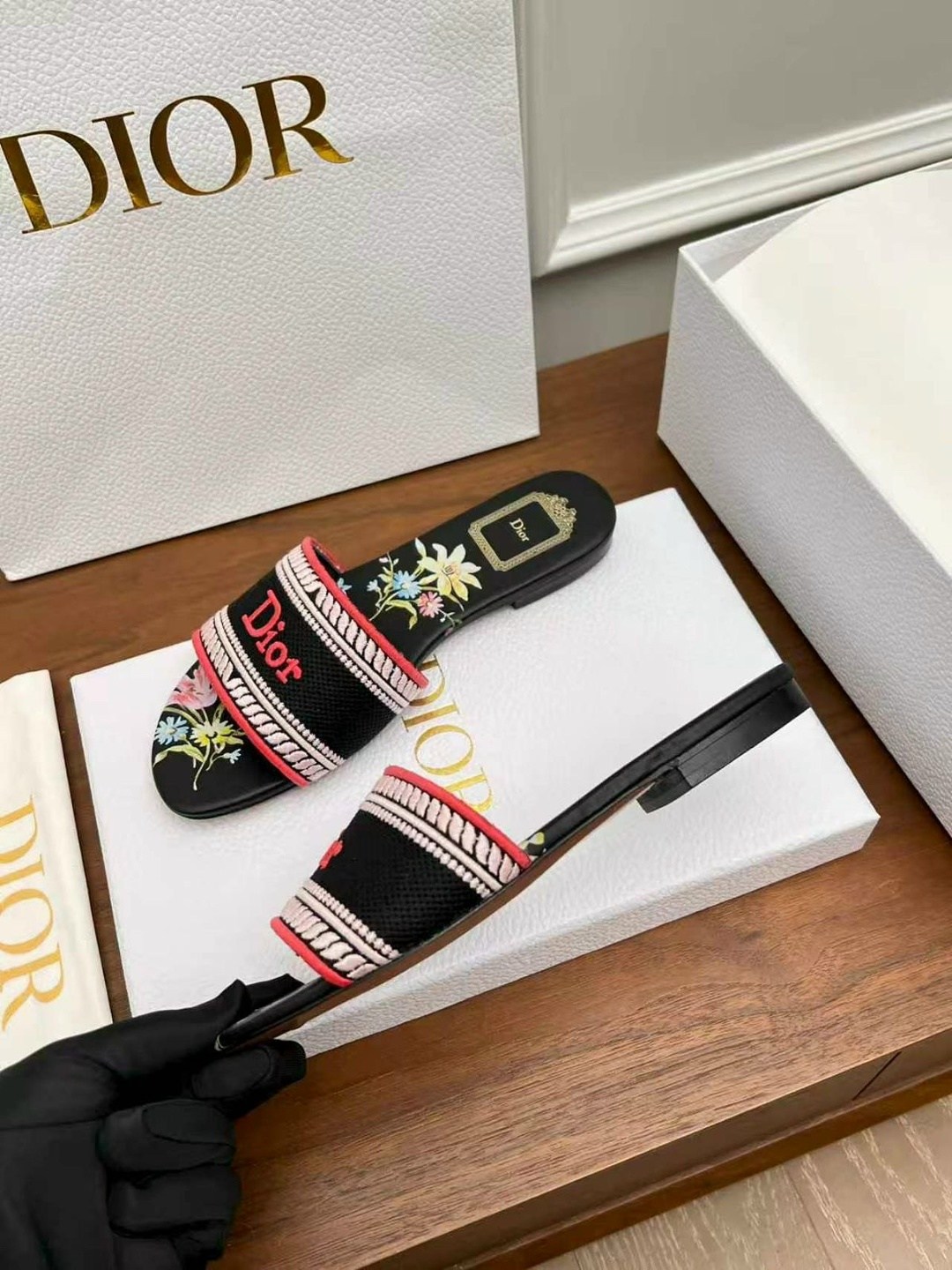 christian dior шлепанцы коллекция 2026,шлепки диор женские,dior dway шлепанцы,шлепанцы christian dior,шлепки диор