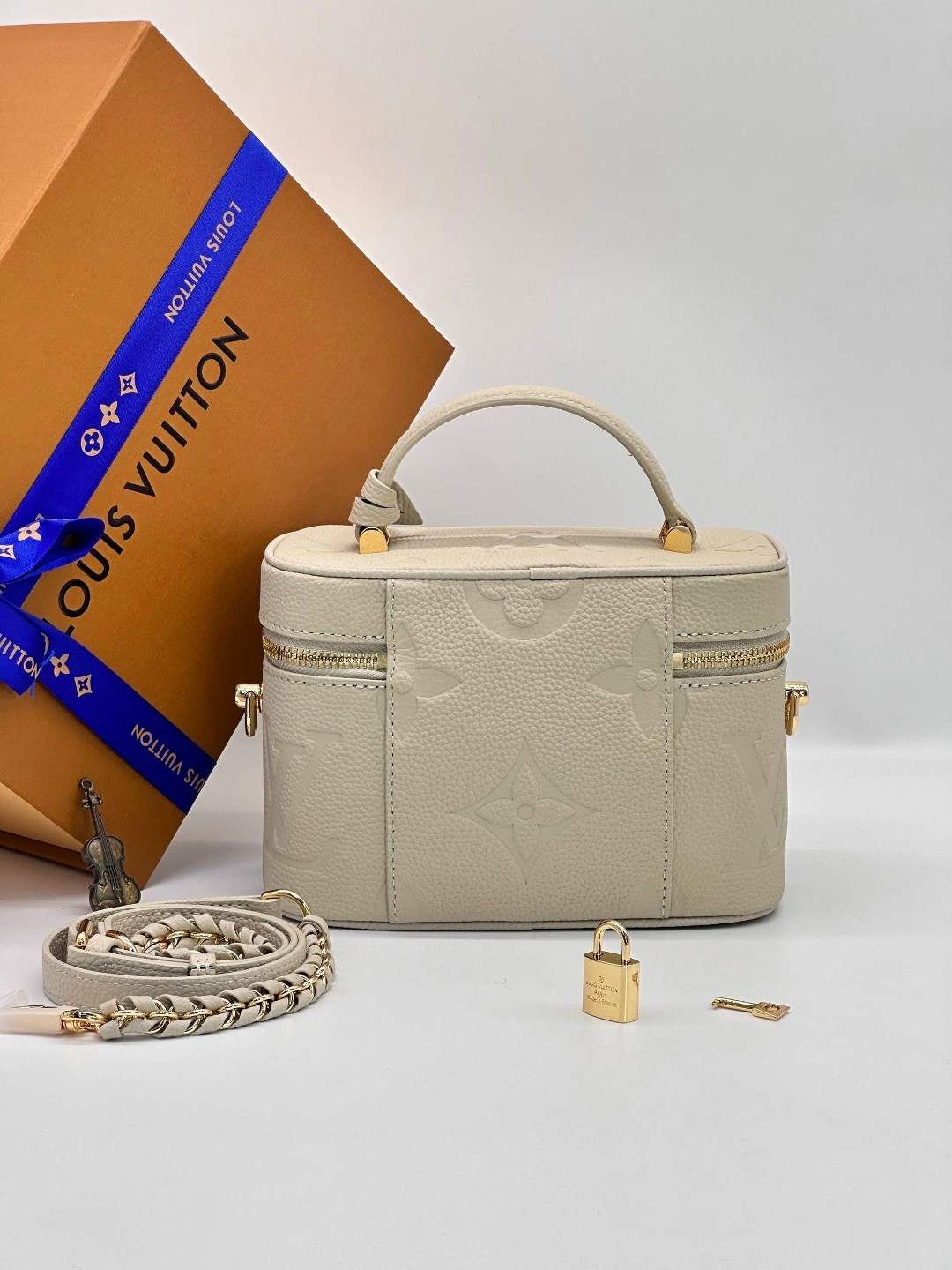louis vuitton женская сумка,cумка louis vuitton,louis vuitton косметичка louis vuitton,сумка луи виттон vanity,сумки луи виттон