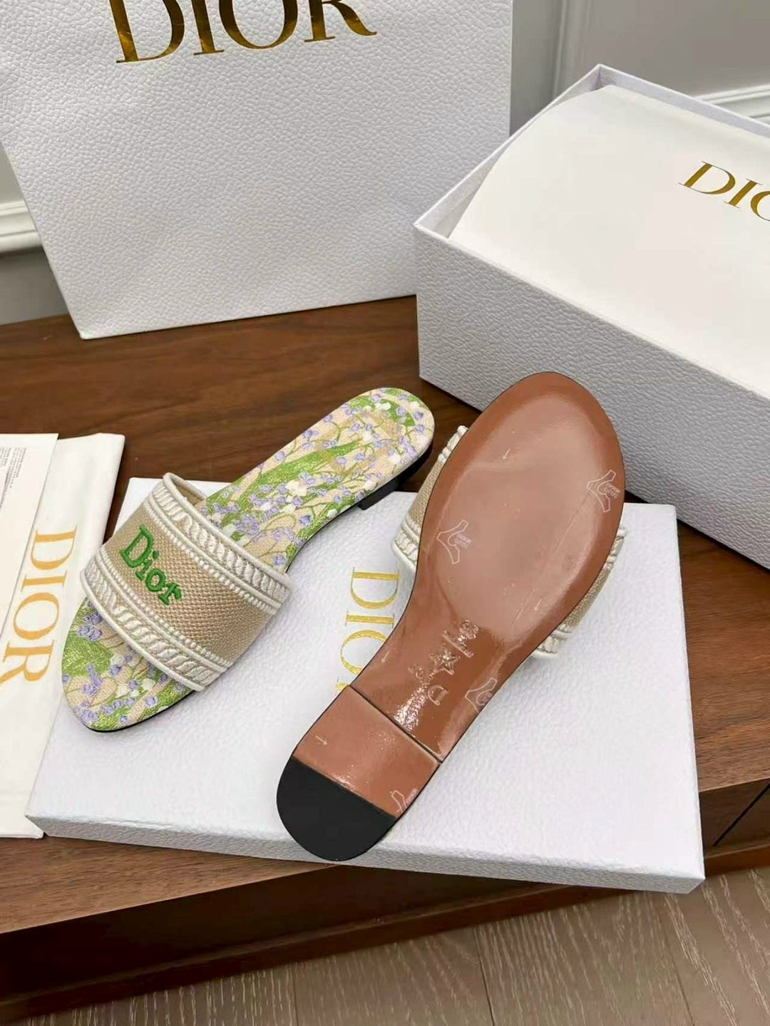 christian dior шлепанцы коллекция 2026,шлепки диор женские,dior dway шлепанцы,шлепанцы christian dior,шлепки диор