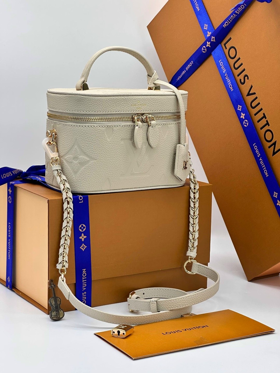 louis vuitton женская сумка,cумка louis vuitton,louis vuitton косметичка louis vuitton,сумка луи виттон vanity,сумки луи виттон