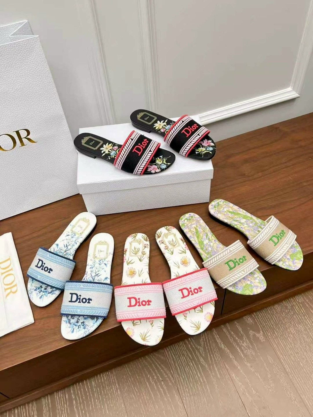 christian dior шлепанцы коллекция 2026,шлепки диор женские,dior dway шлепанцы,шлепанцы christian dior,шлепки диор