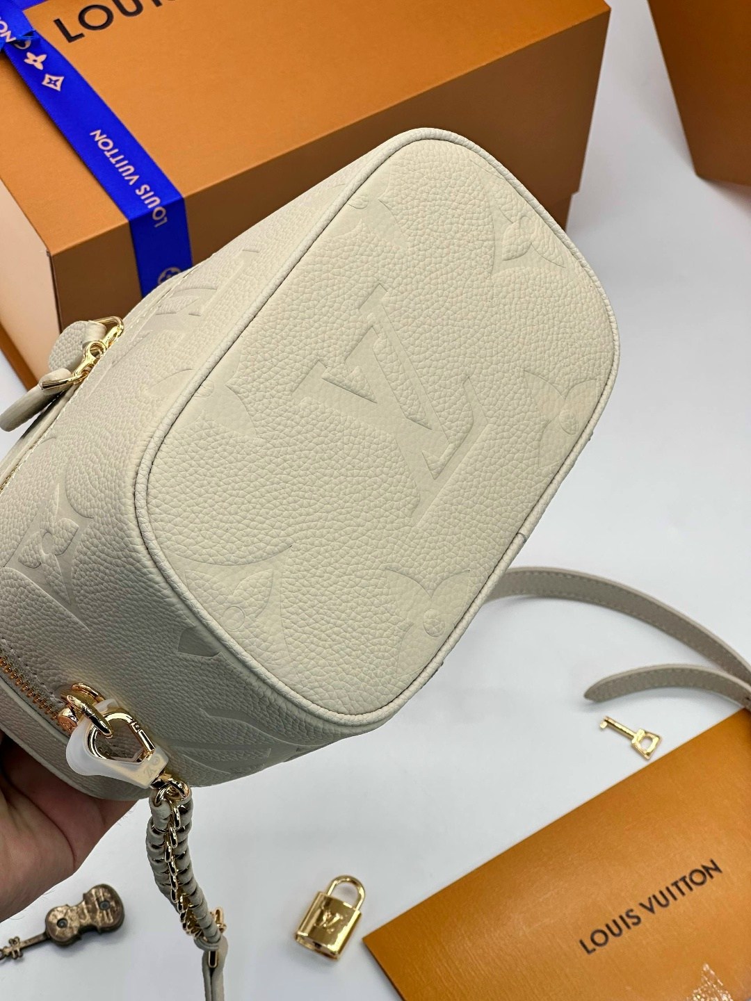 louis vuitton женская сумка,cумка louis vuitton,louis vuitton косметичка louis vuitton,сумка луи виттон vanity,сумки луи виттон