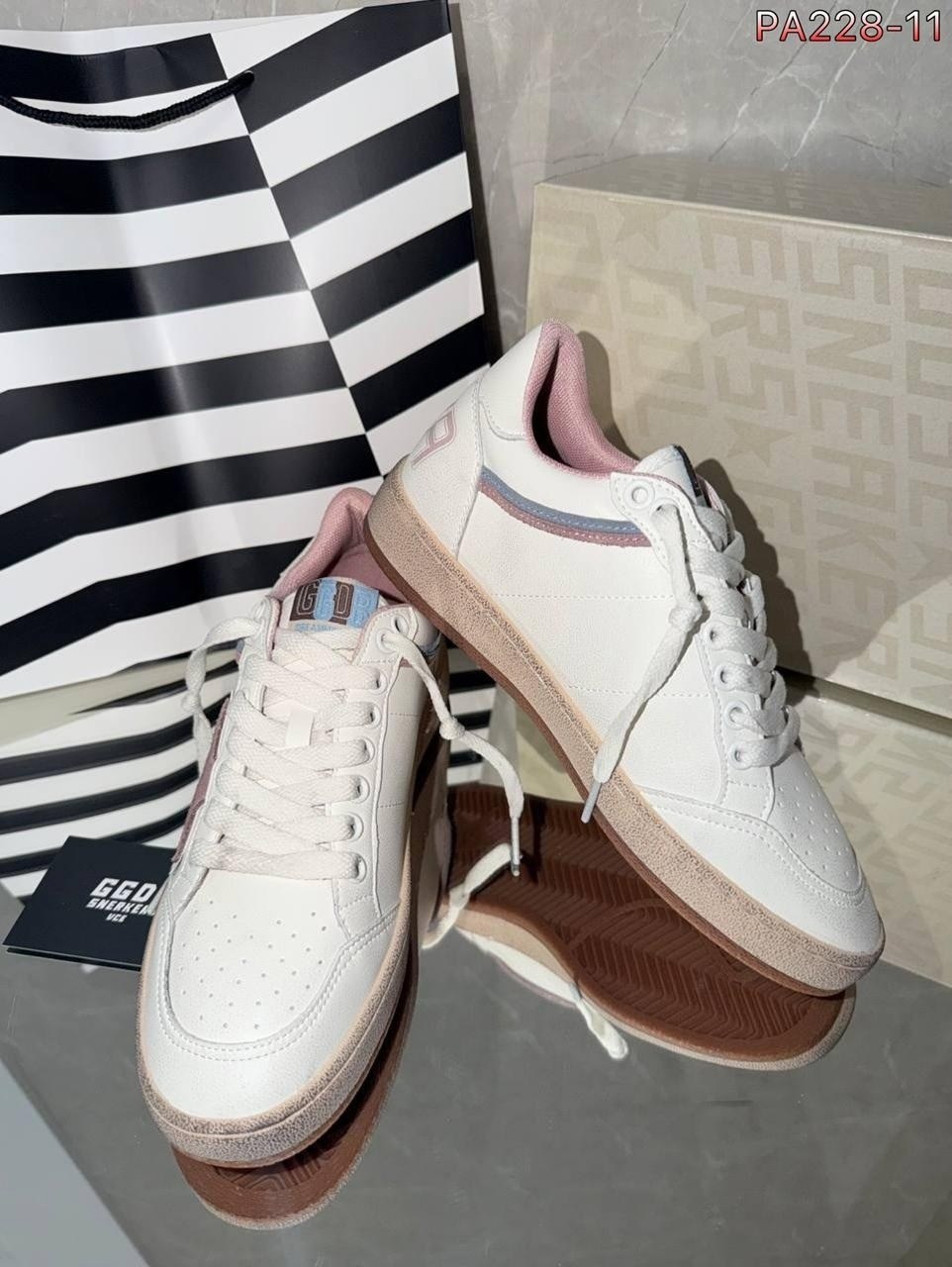 ,кроссовки golden goose,женские кроссовки,бело-розовые кроссовки golden goose со звездами,кеды golden goose