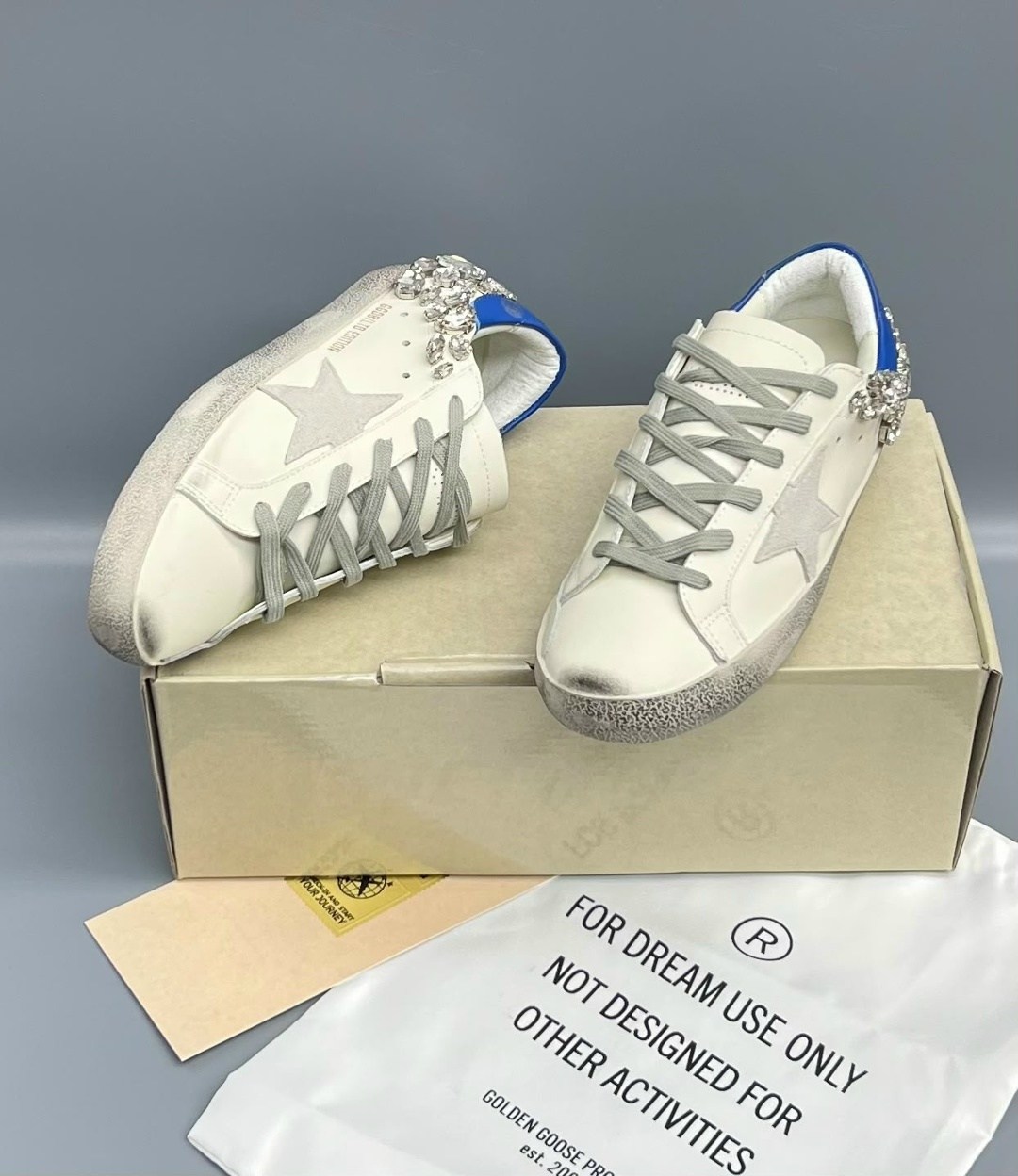 golden goose superstar strass embellished smudged leather sneakers,golden goose со стразами,golden goose crystal embellished superstar sneakers in white,женские кеды golden goose,golden goose кеды с к