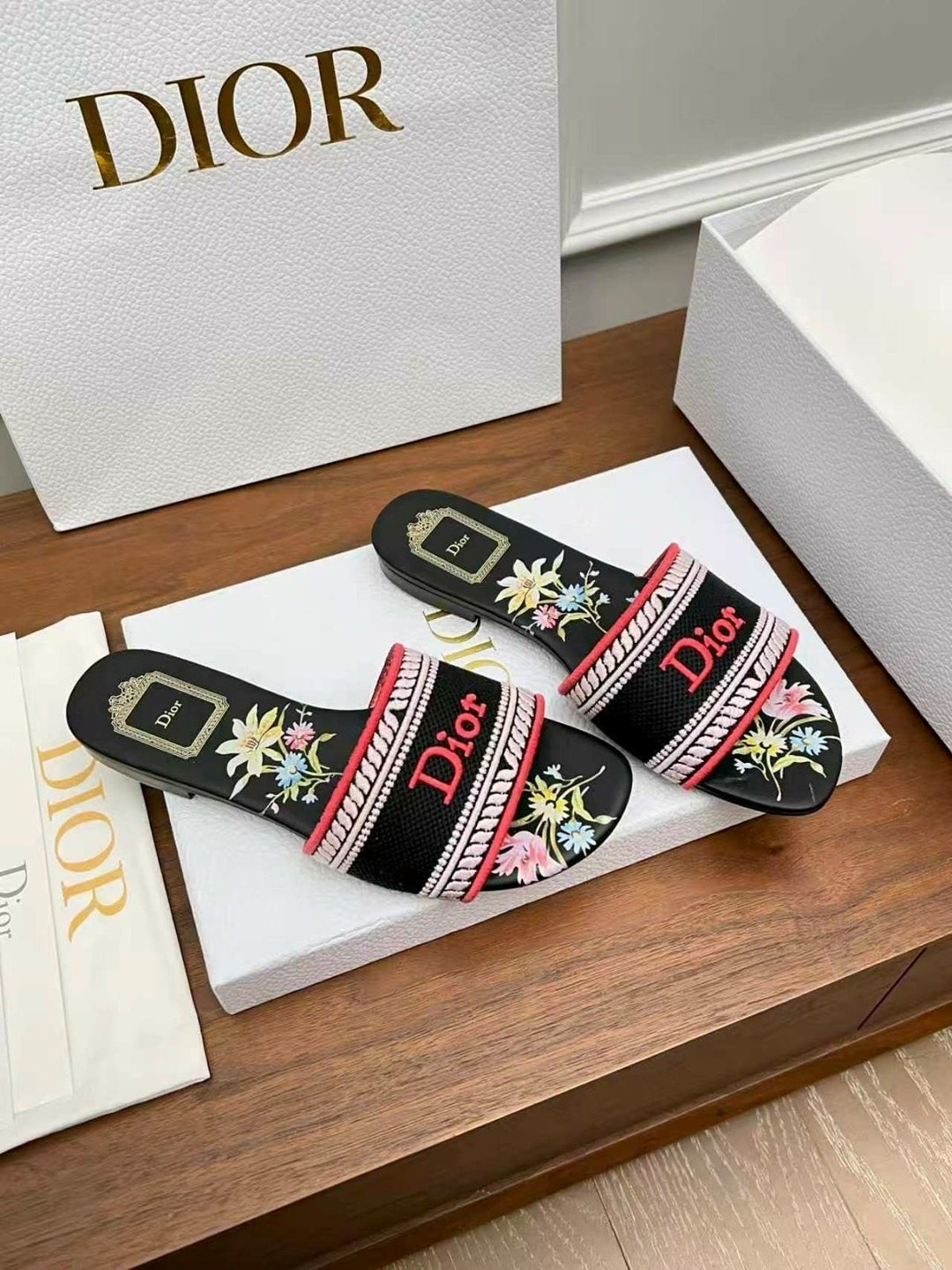 christian dior шлепанцы коллекция 2026,шлепки диор женские,dior dway шлепанцы,шлепанцы christian dior,шлепки диор