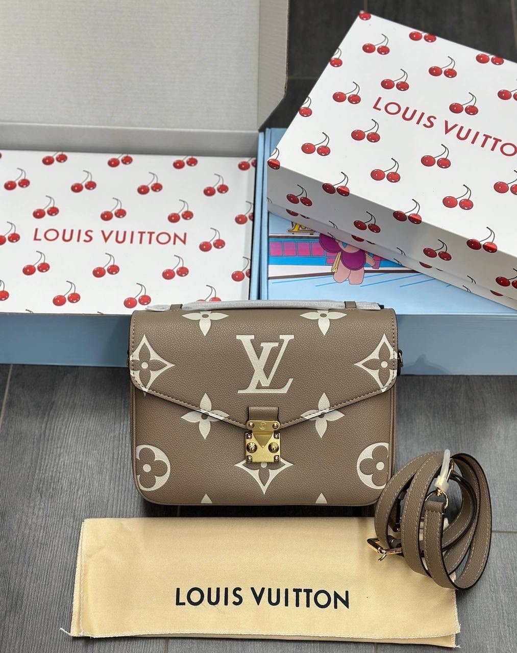 сумка louis vuitton pochette metis,сумка женская louis vuitton,сумка louis vuitton,фирменная женская сумка louis vuitton pochette metis,сумка louis vuitton pochette metis east west