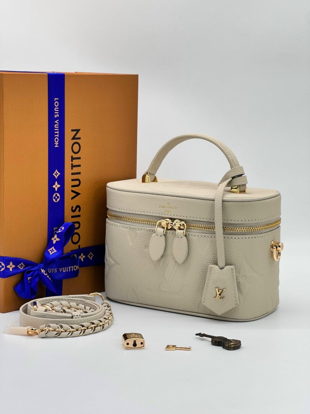 louis vuitton женская сумка,cумка louis vuitton,louis vuitton косметичка louis vuitton,сумка луи виттон vanity,сумки луи виттон