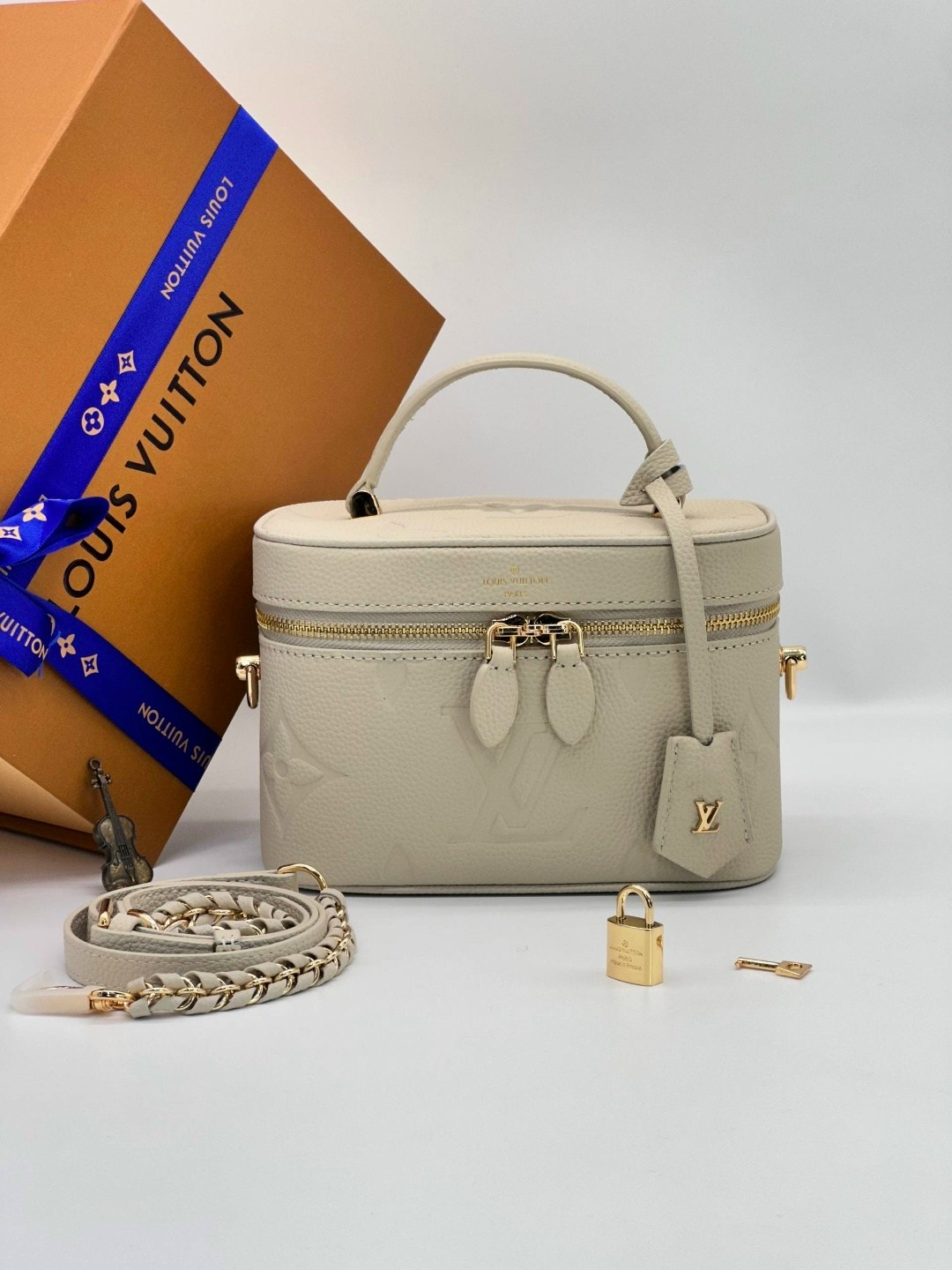 louis vuitton женская сумка,cумка louis vuitton,louis vuitton косметичка louis vuitton,сумка луи виттон vanity,сумки луи виттон