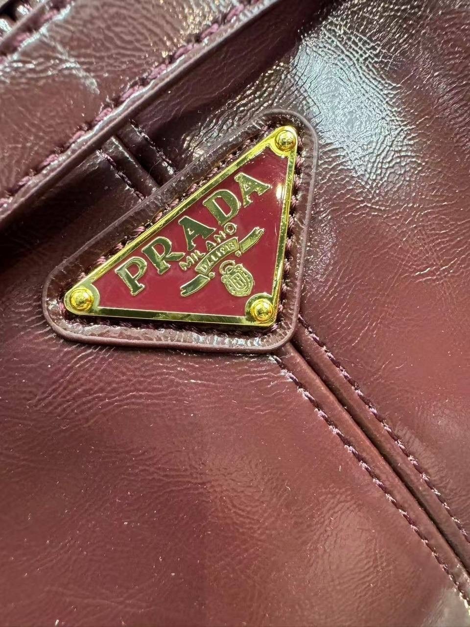сумка женская prada,сумки,сумка prada бордовая,prada кожаная сумка среднего размера,сумка prada натуральная кожа 38х24