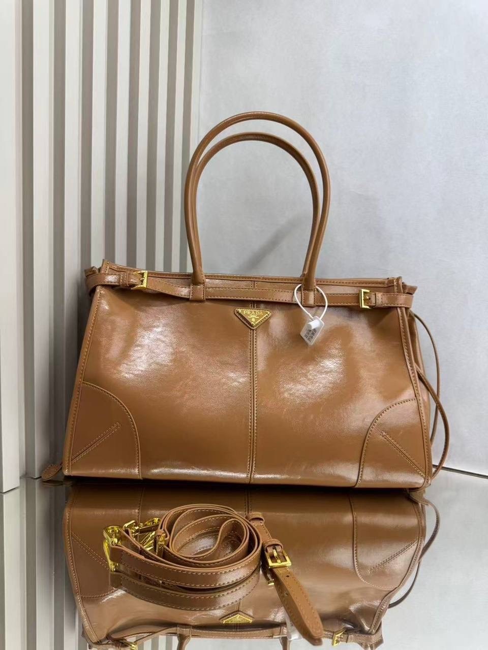 сумка женская prada,сумки,сумка prada бордовая,prada кожаная сумка среднего размера,сумка prada натуральная кожа 38х24