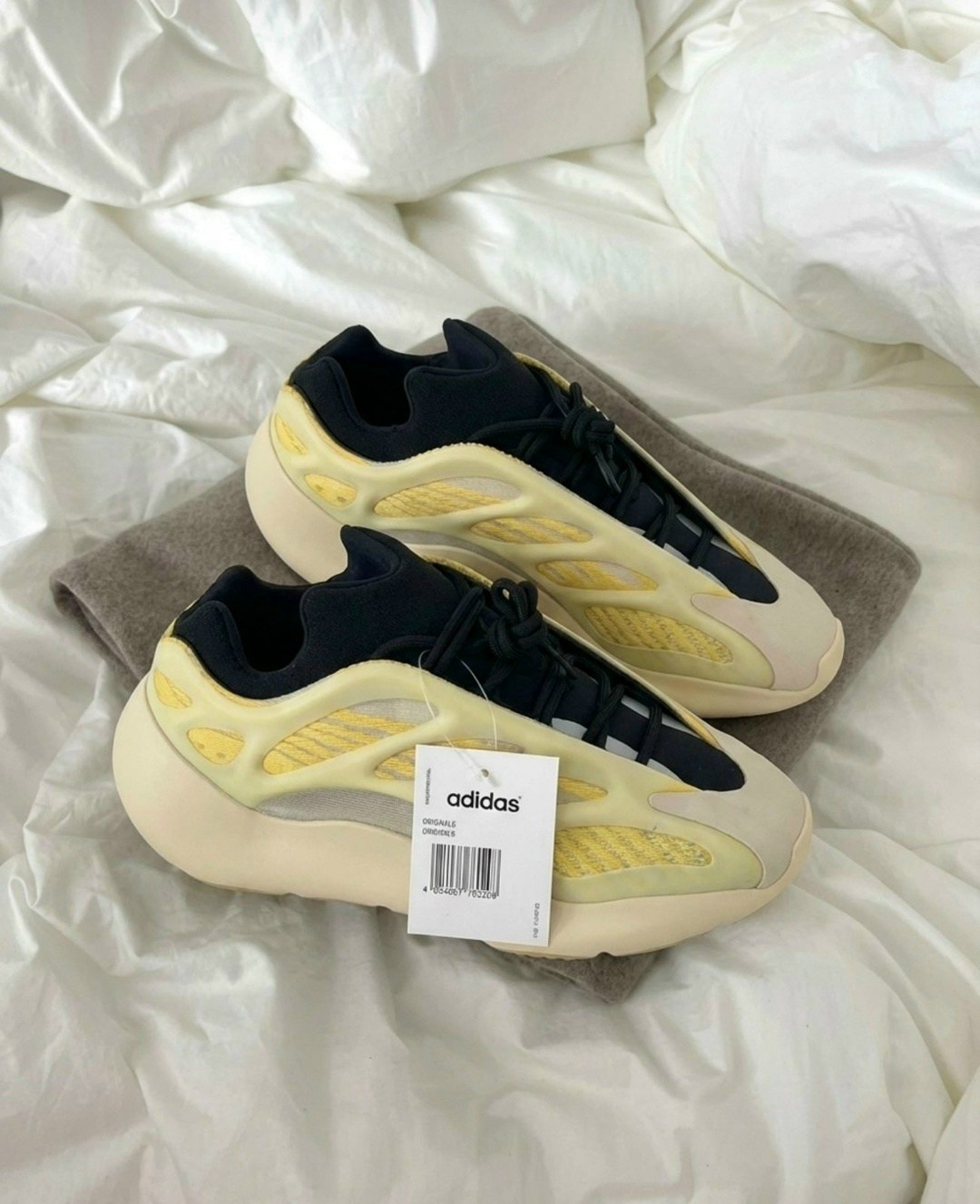 adidas yeezy boost 700 v 3,adidas yeezy 700,adidas yeezy boost 700,кроссовки adidas yeezy boost 700,кроссовки adidas yeezy 700