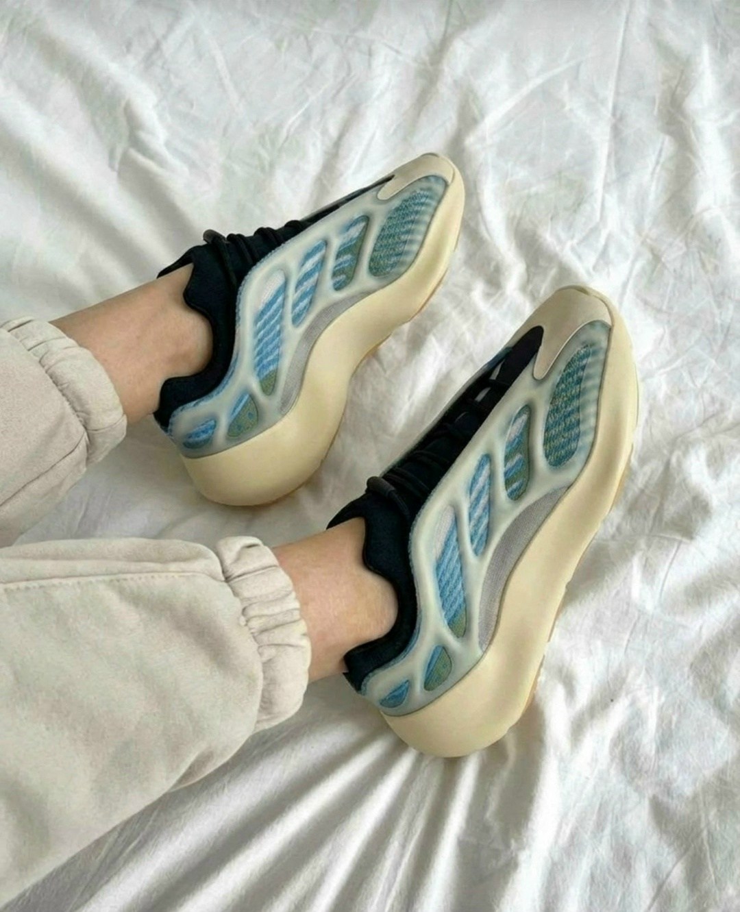 adidas yeezy boost 700 v 3,adidas yeezy 700,adidas yeezy boost 700,кроссовки adidas yeezy boost 700,кроссовки adidas yeezy 700