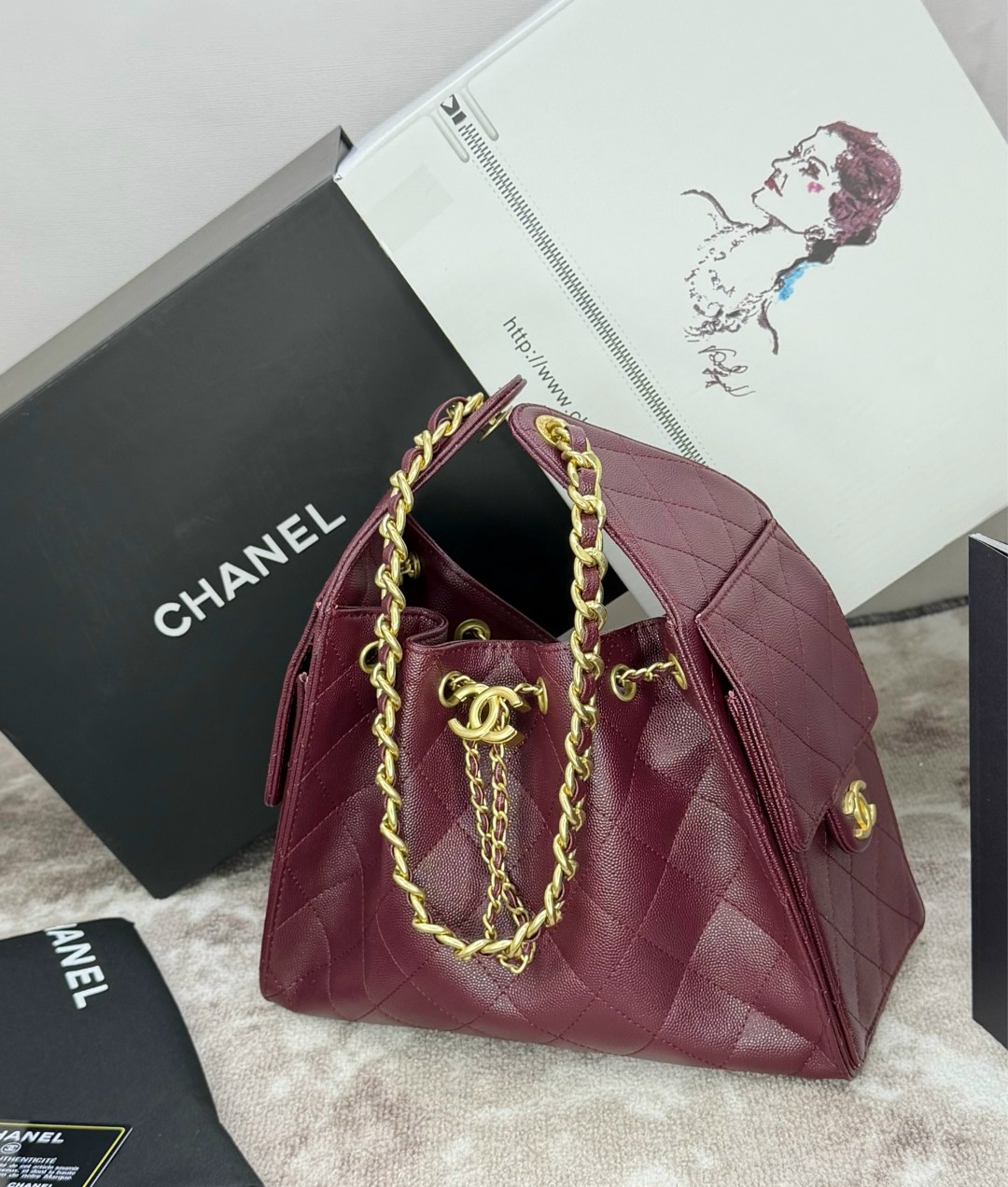 сумка chanel,кожаная белая сумка chanel,chanel белая кожаная сумка через плечо для женщин,сумка женская шанель стеганая ковша цепь chanel,женская большая белая сумка chanel