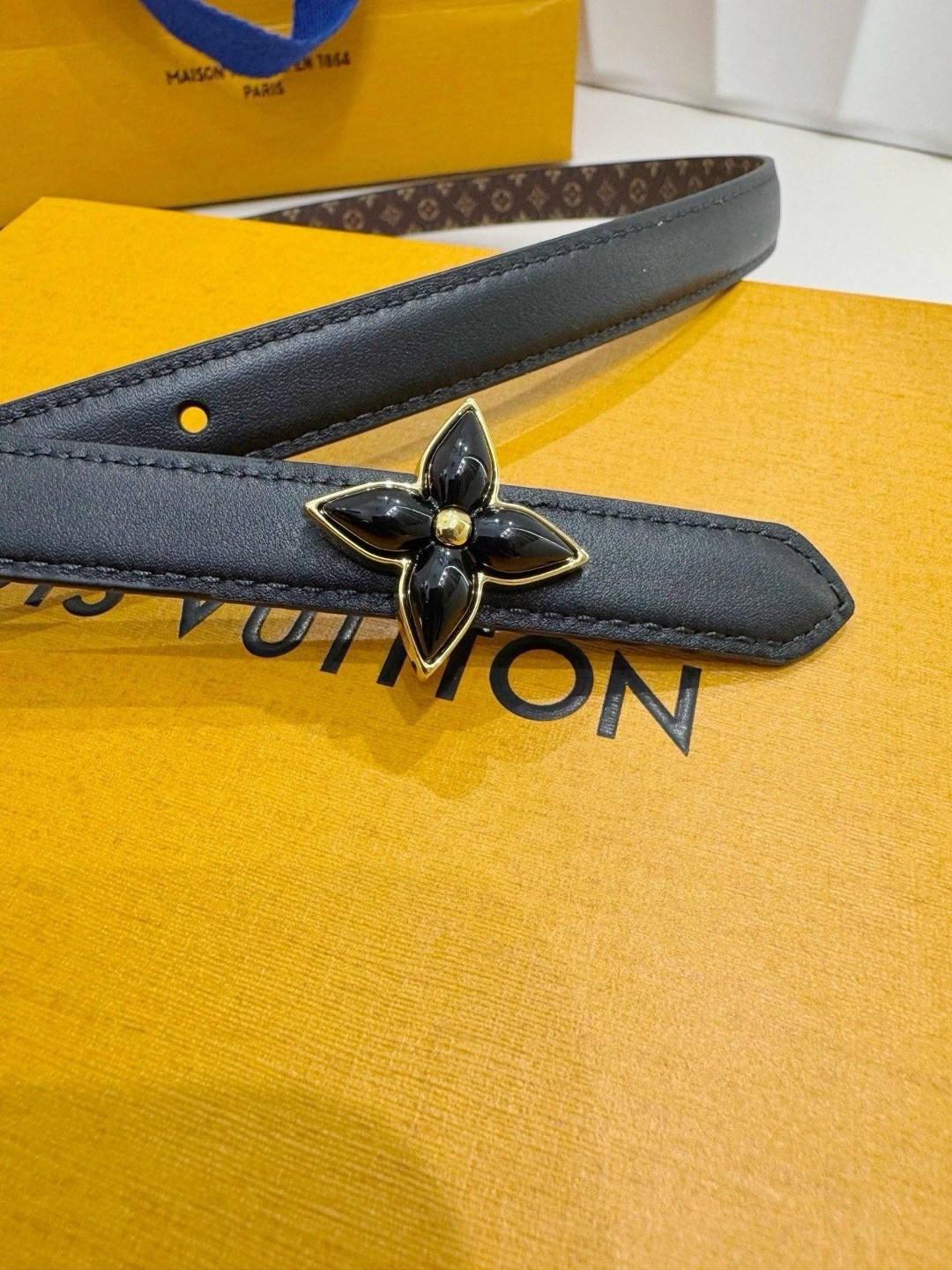 ремень louis vuitton,женский кожаный ремень louis vuitton,женский ремень louis vuitton,кожаный ремень louis vuitton,женский ремень