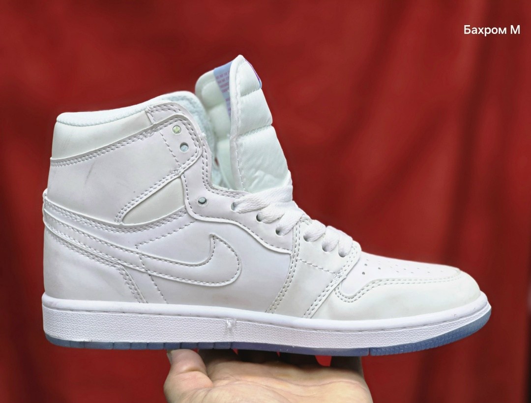 баскетбольные кроссовки nike air jordan 1 retro,кроссовки nike air jordan 1 retro,air jordan 1 mid triple white,кроссовки nike air jordan 1 retro high,мужские кроссовки nike air jordan 1 retro high