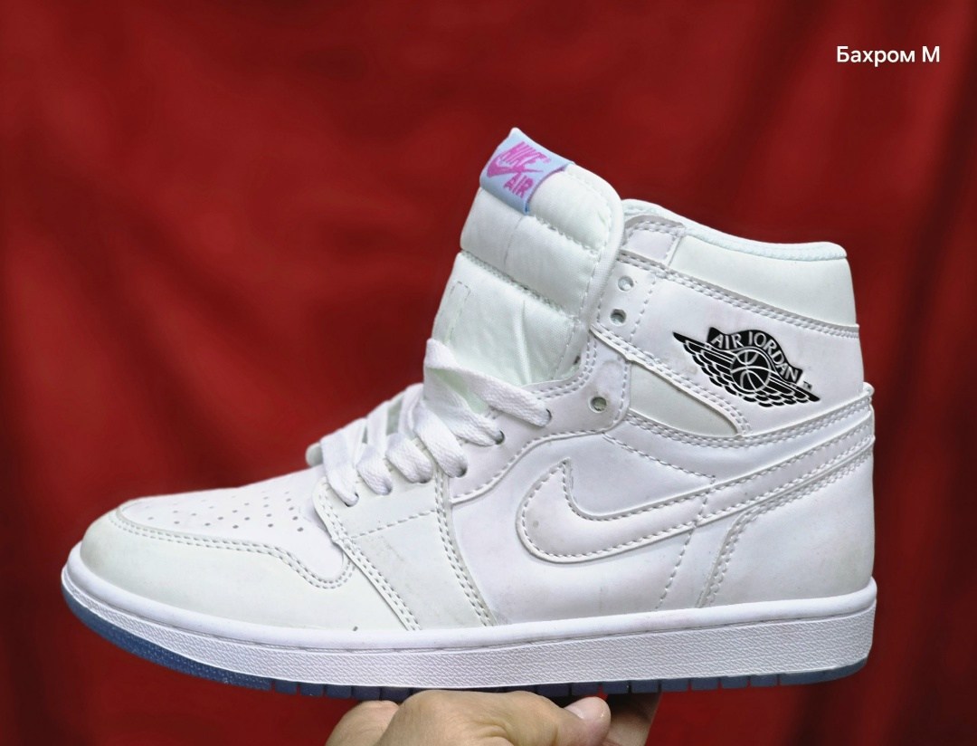 баскетбольные кроссовки nike air jordan 1 retro,кроссовки nike air jordan 1 retro,air jordan 1 mid triple white,кроссовки nike air jordan 1 retro high,мужские кроссовки nike air jordan 1 retro high