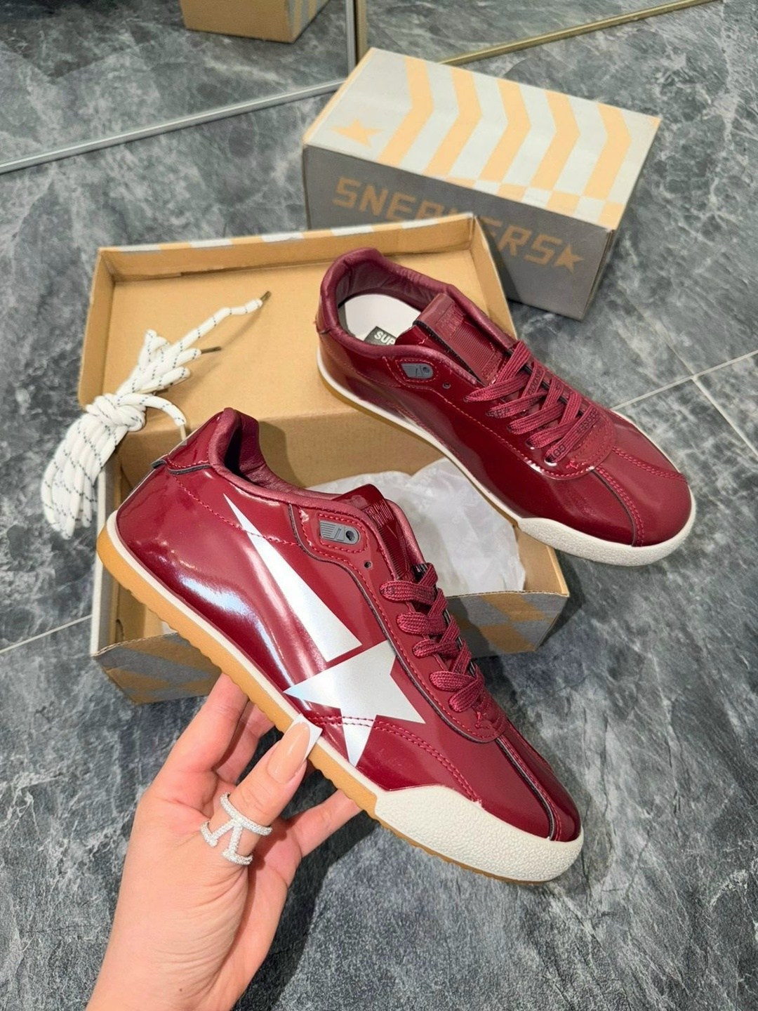 ,кроссовки golden goose,женские кроссовки,лакированные кроссовки,кеды golden goose