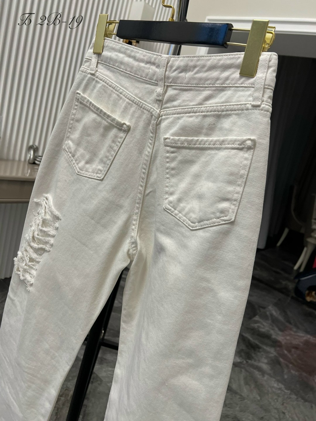 белые джинсы,джинсы рваные белые mom 8times,джинсы рваные с дырками win denim89,рваные джинсы женские,джинсы женские прямые рваные широкие с высокой