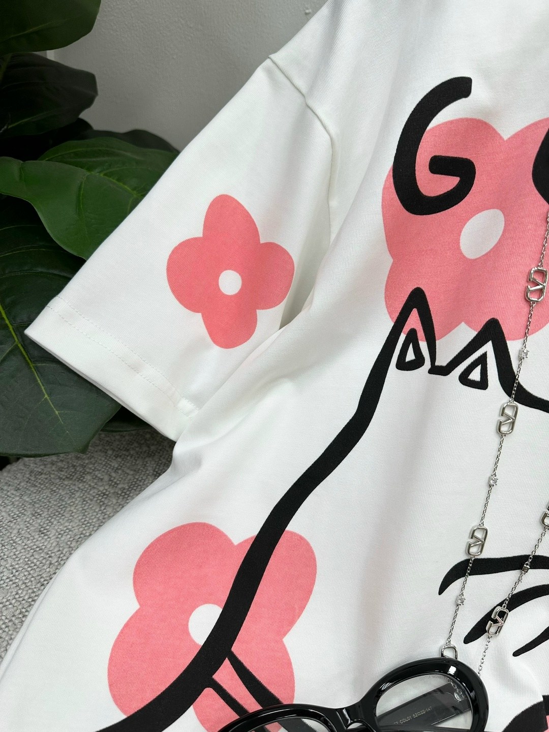 футболка gucci,gucci женская футболка,футболка гуччи,футболка с рисунком,женские футболки