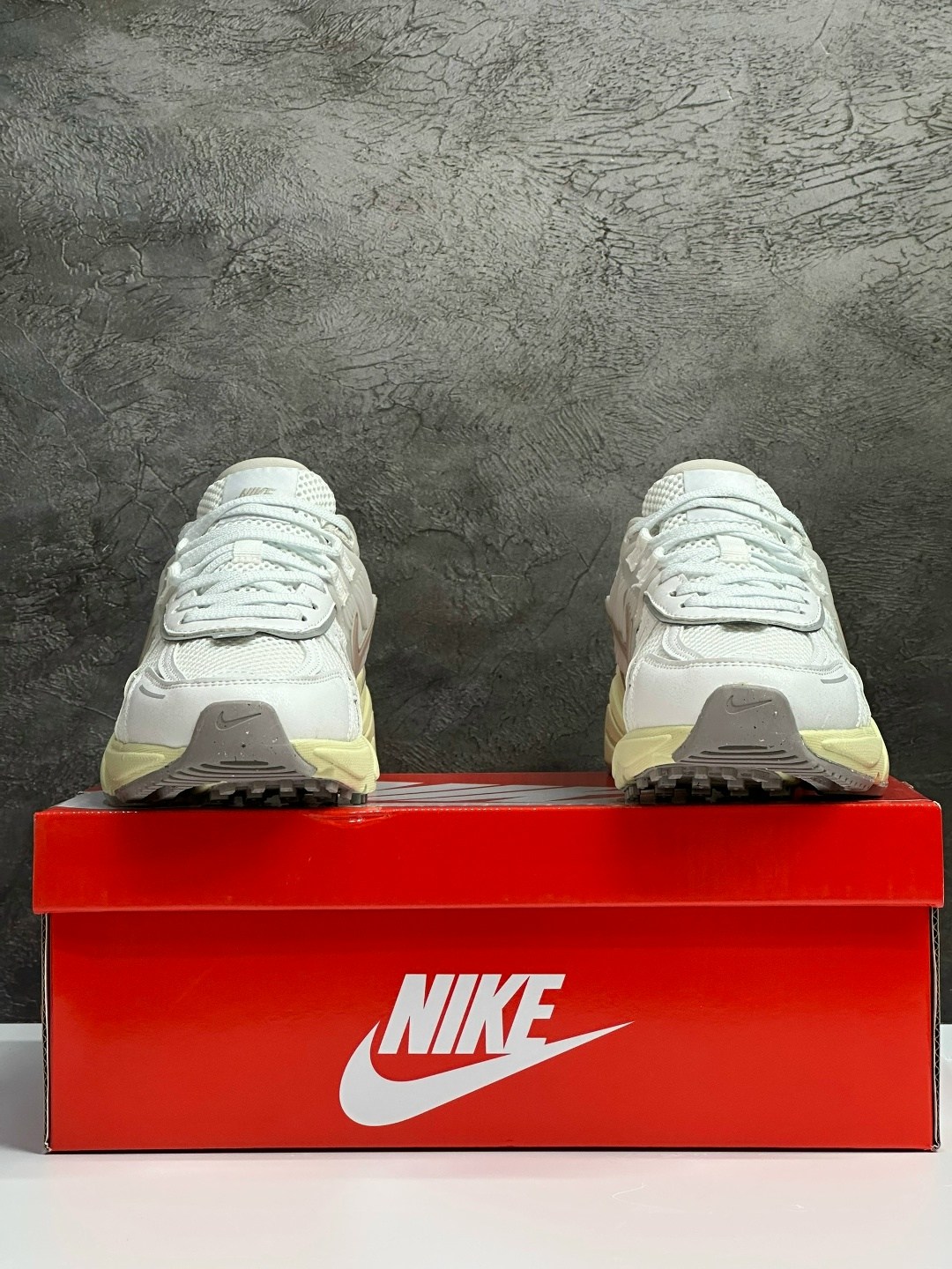 кроссовки nike,кроссовки nike v 2 k run,кроссовки nike v2k run,повседневные кроссовки,женские кроссовки
