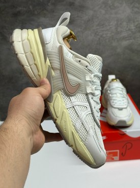 Кроссовки