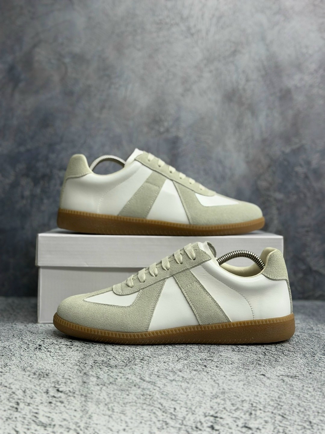 maison margiela replica кроссовки,,кроссовки maison margiela replica leather and suede белый/серый,maison margiela кроссовки,maison margiela белые кожаные низкие кроссовки