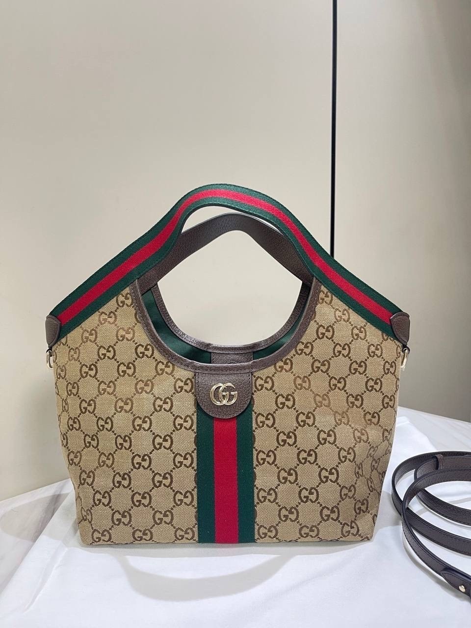 женская сумка gucci,сумка gucci,маленькая сумочка гуччи,сумка гуччи,сумка тоут gucci