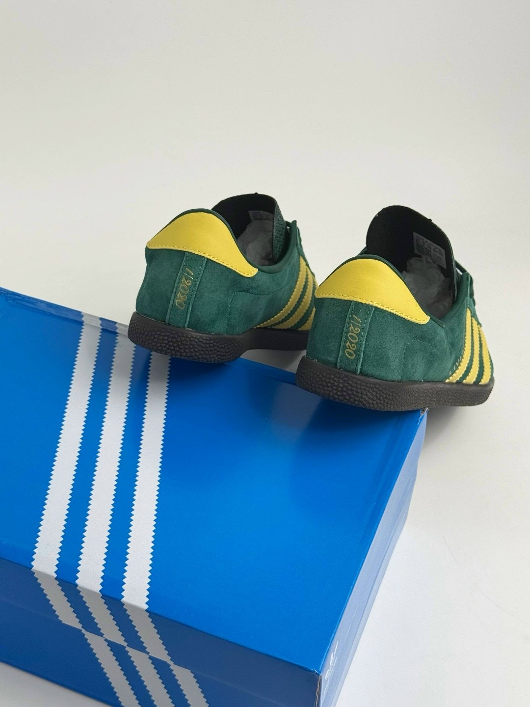 кроссовки adidas liverpool city series зеленый,adidas liverpool 2026 кроссовки,adidas hamburg зеленые,gazelle adidas green originals indoor,адидас сити сериес кроссовки