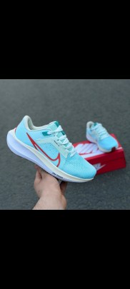 Кроссовки