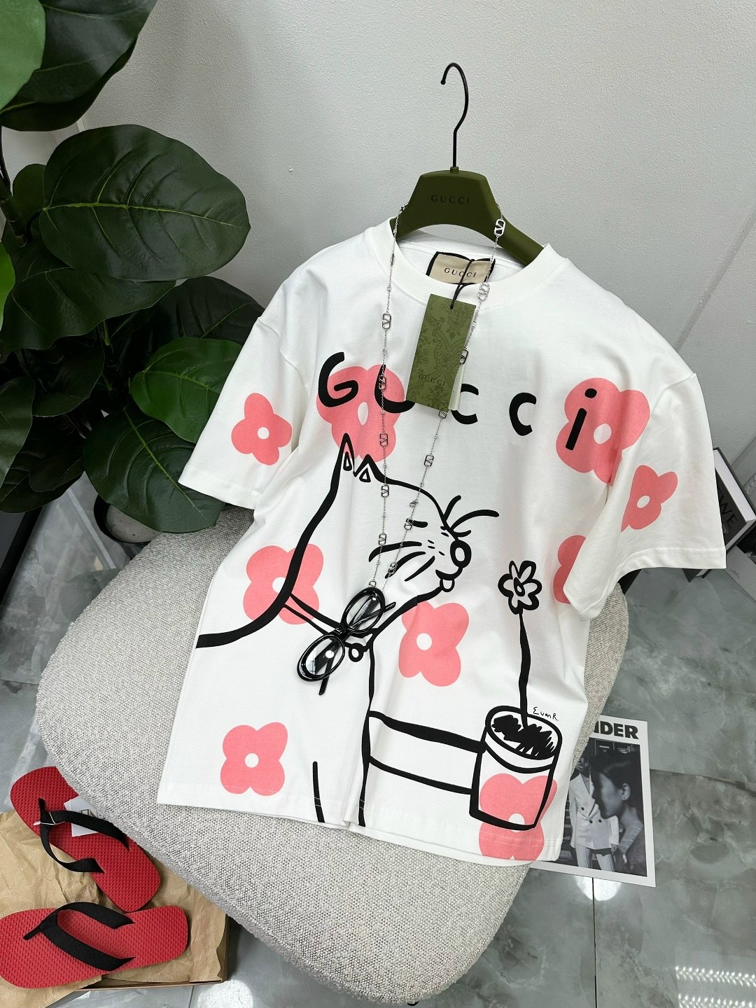 футболка gucci,gucci женская футболка,футболка гуччи,футболка с рисунком,женские футболки