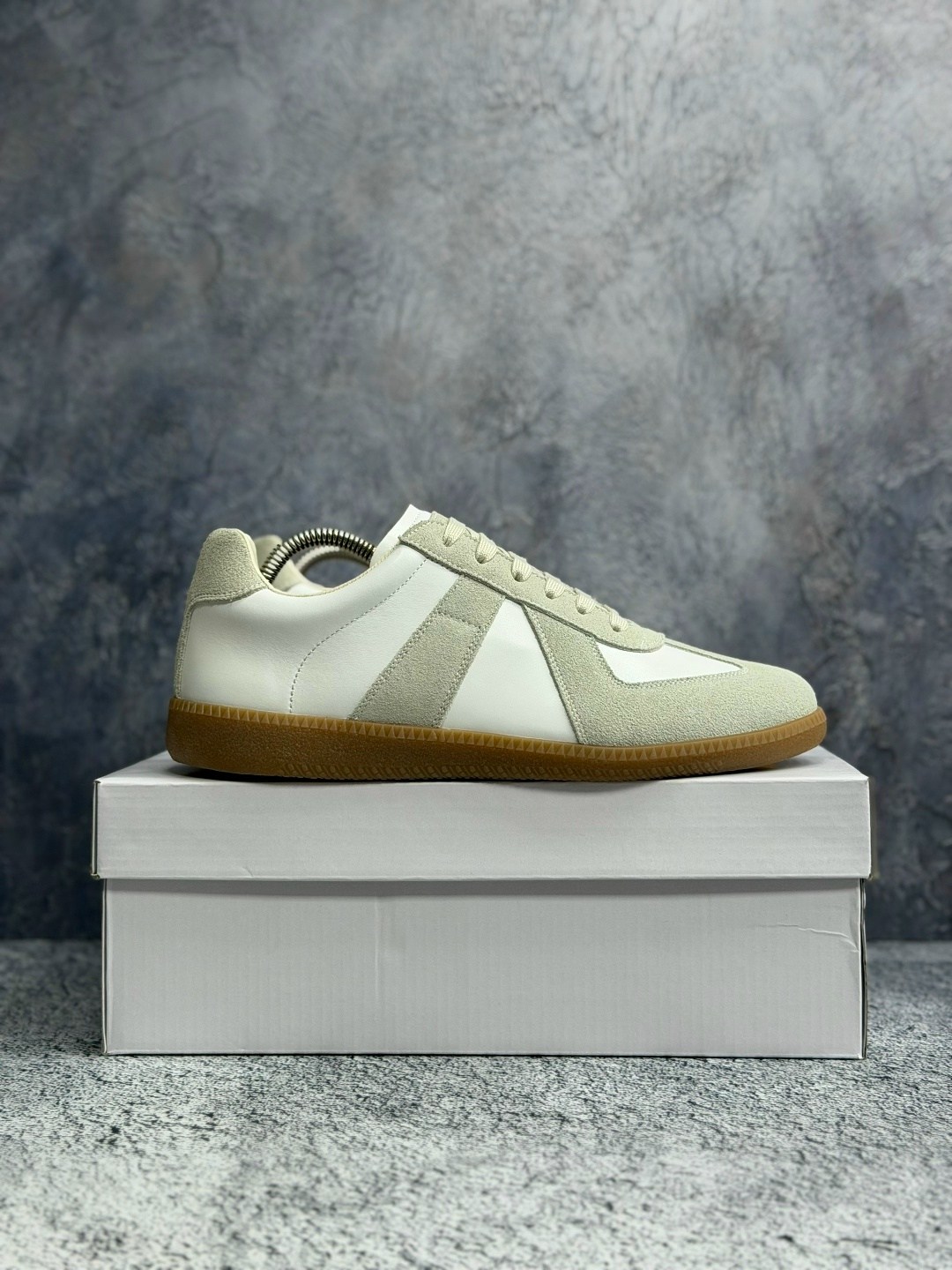 maison margiela replica кроссовки,,кроссовки maison margiela replica leather and suede белый/серый,maison margiela кроссовки,maison margiela белые кожаные низкие кроссовки