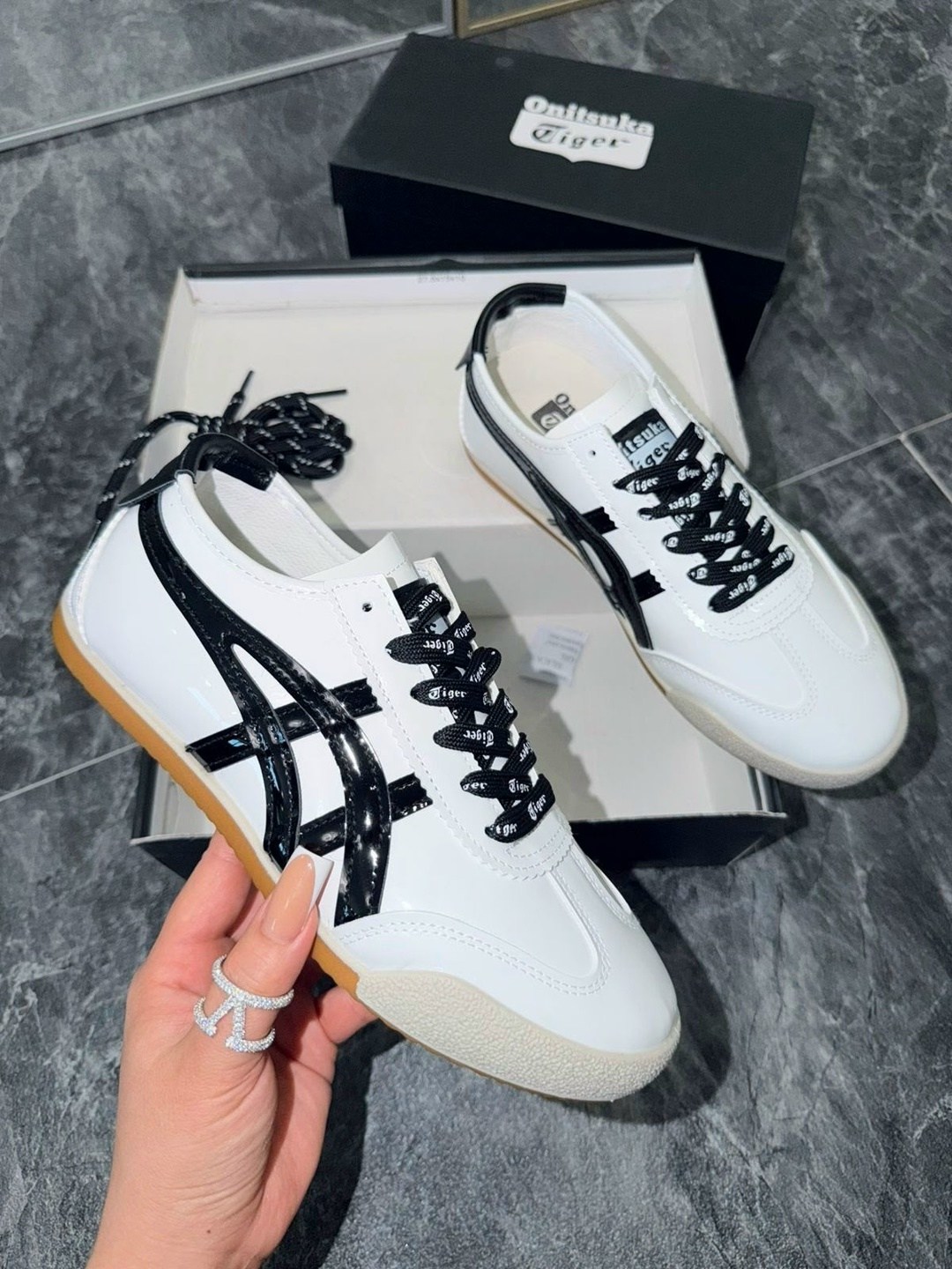 ,кроссовки golden goose,женские кроссовки,лакированные кроссовки,кеды golden goose