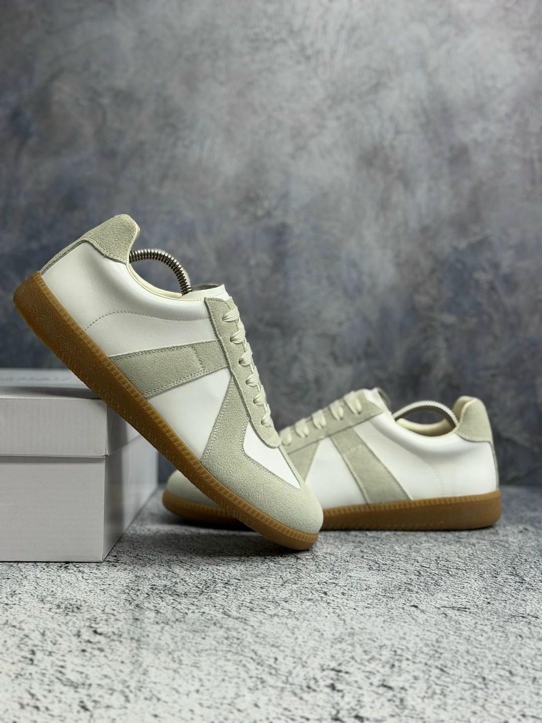maison margiela replica кроссовки,,кроссовки maison margiela replica leather and suede белый/серый,maison margiela кроссовки,maison margiela белые кожаные низкие кроссовки