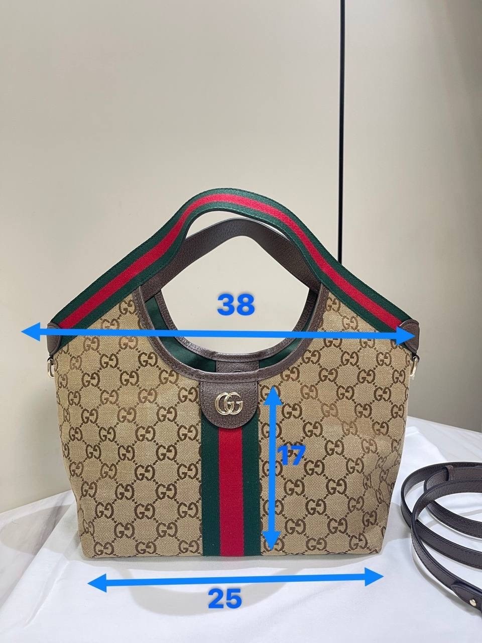 женская сумка gucci,сумка gucci,маленькая сумочка гуччи,сумка гуччи,сумка тоут gucci
