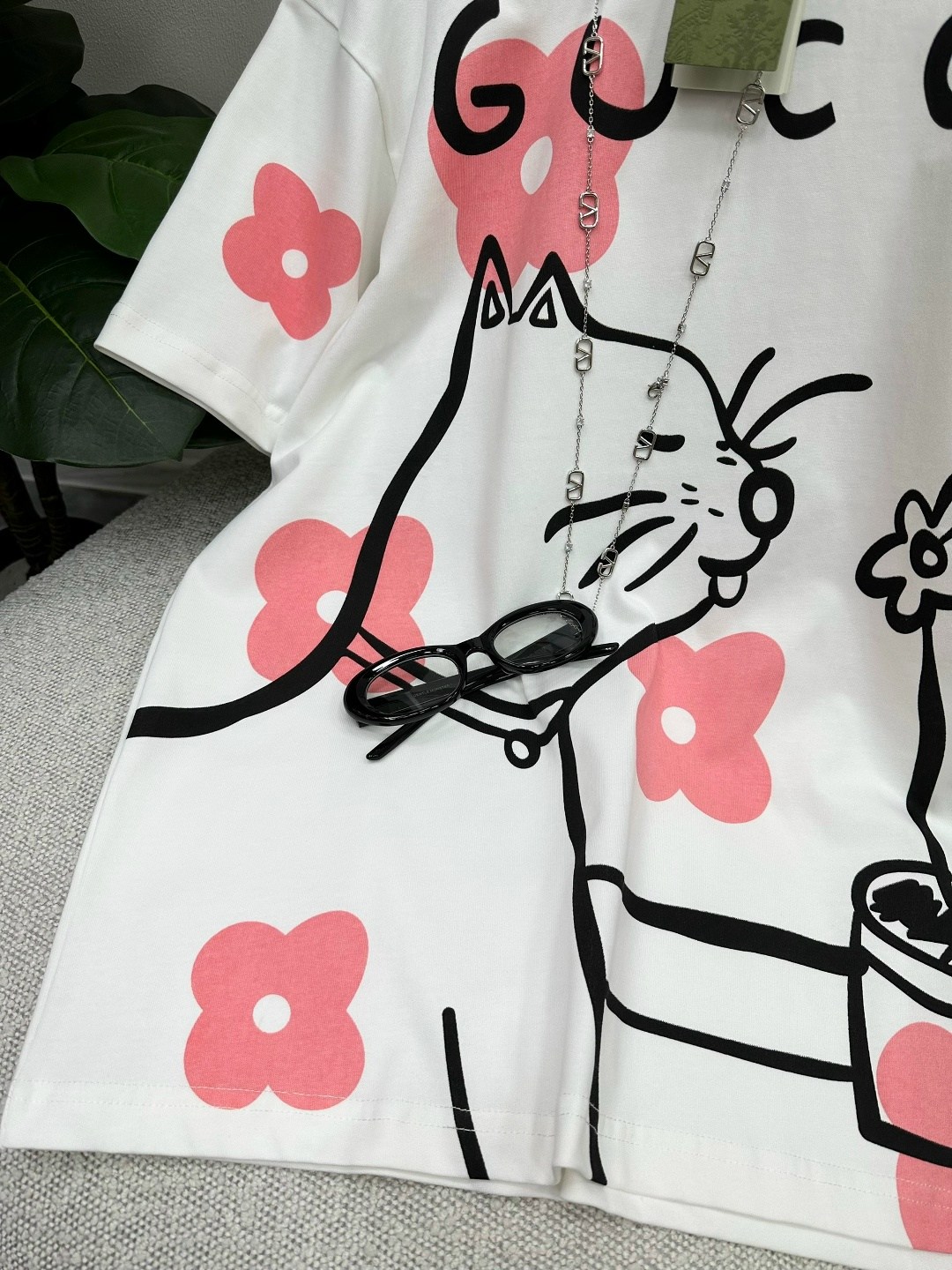 футболка gucci,gucci женская футболка,футболка гуччи,футболка с рисунком,женские футболки