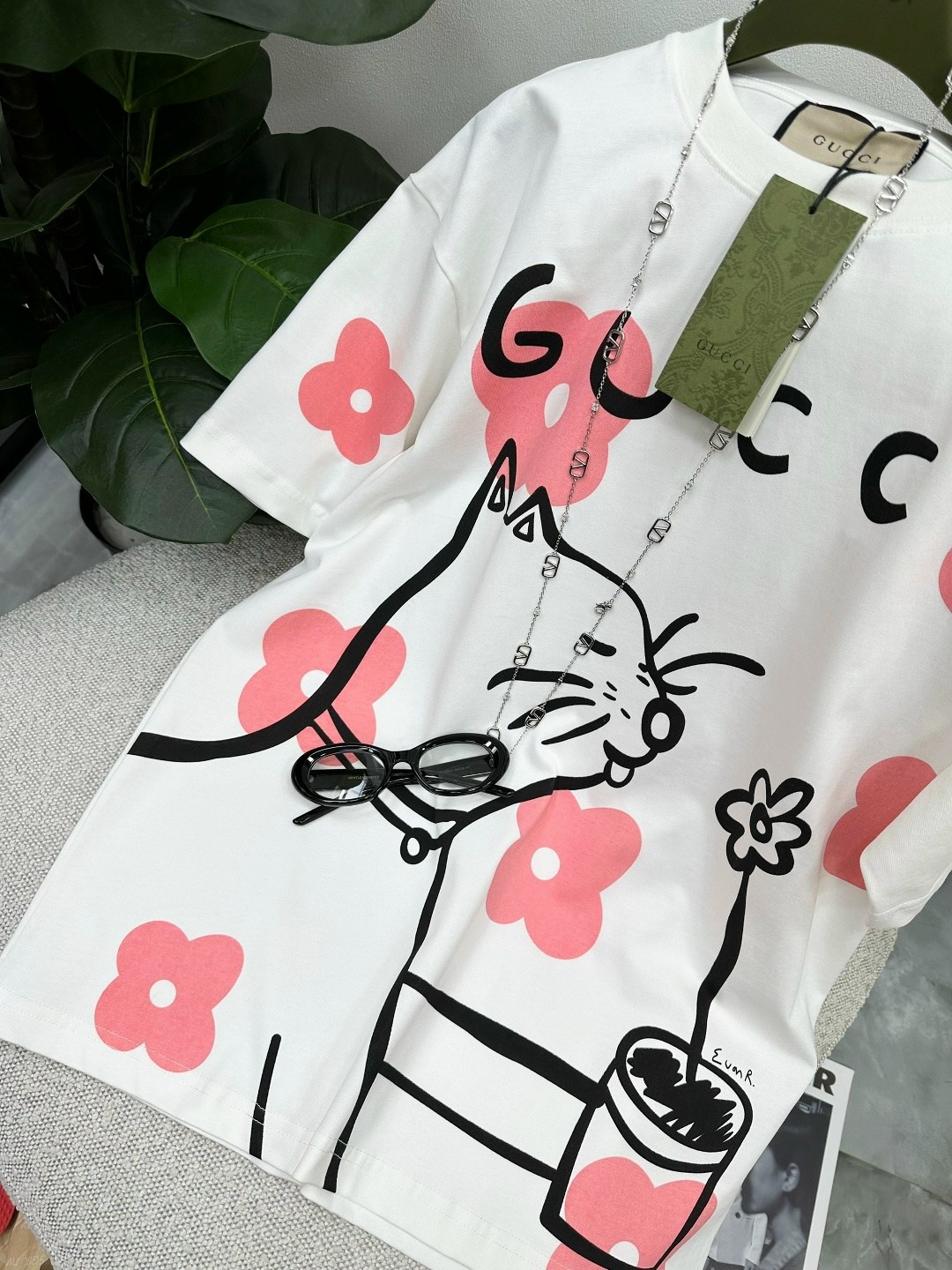 футболка gucci,gucci женская футболка,футболка гуччи,футболка с рисунком,женские футболки