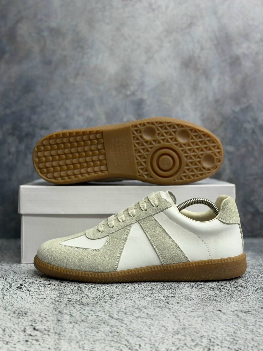 maison margiela replica кроссовки,,кроссовки maison margiela replica leather and suede белый/серый,maison margiela кроссовки,maison margiela белые кожаные низкие кроссовки