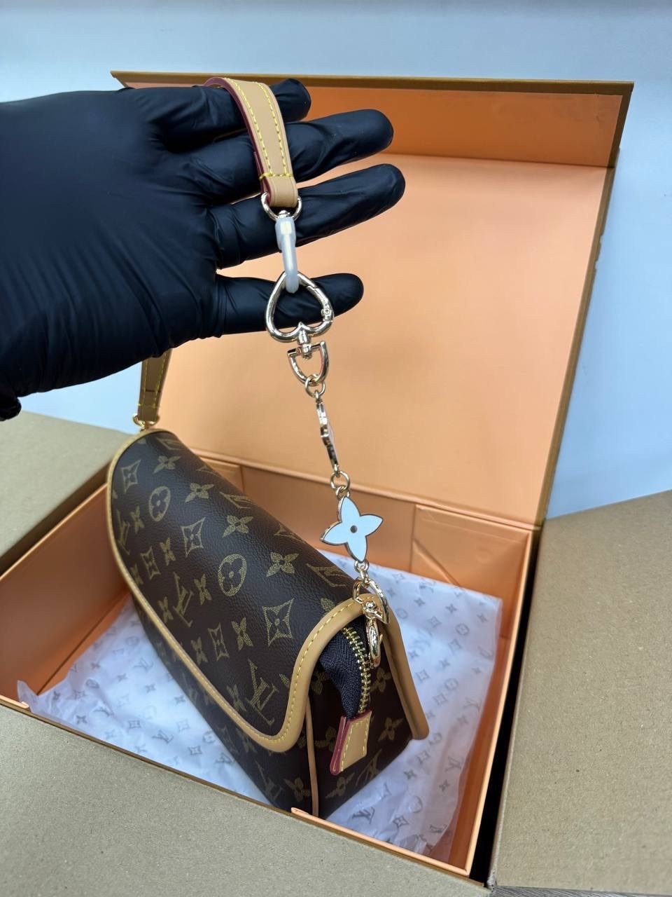 louis vuitton сумка на плечо,сумка louis vuitton,сумка louis vuitton женская,сумки луи виттон,сумки луи витон